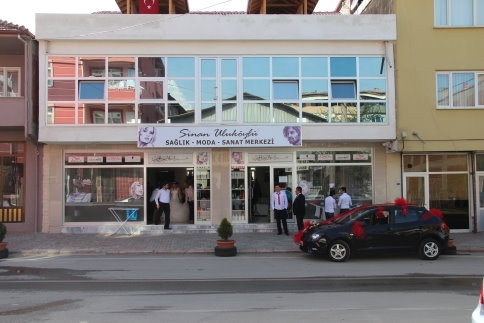 Pazar Günü ve Bayramda Açığız