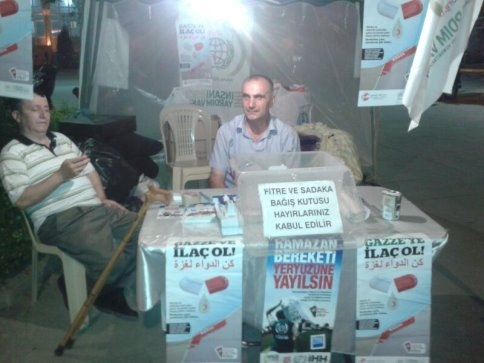 Küçük Kız Bileziğini Gazze'ye Bağışladı