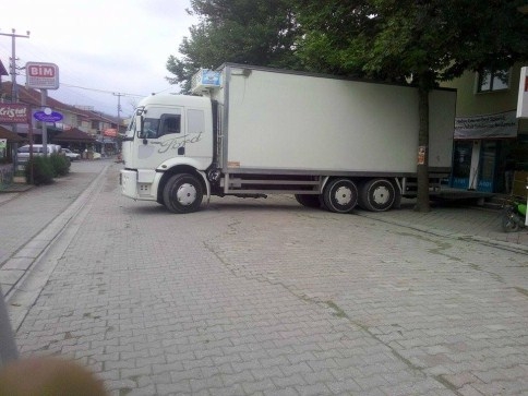 Caddesi İşgal Etti