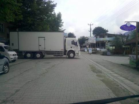 Caddesi İşgal Etti