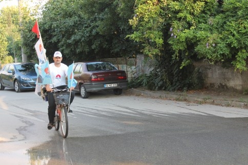 Ak Partinin Neferi Ali Başkan