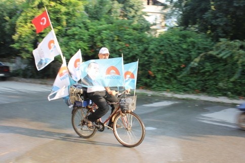 Ak Partinin Neferi Ali Başkan