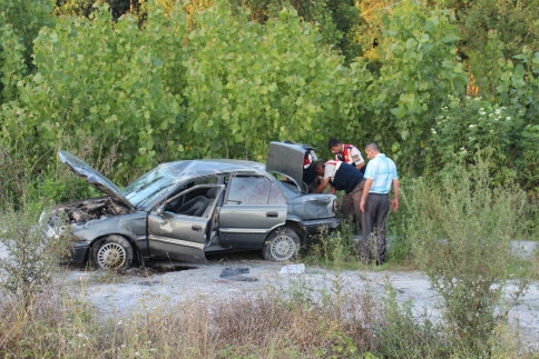 Kontrolden Çıkan Otomobil Takla Attı 3 YARALI