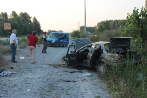 Kontrolden Çıkan Otomobil Takla Attı 3 YARALI