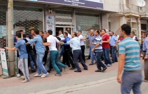 23 Yaşındaki Genç 20 Kişinin Saldırısına Uğradı 
