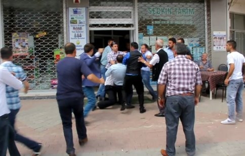 23 Yaşındaki Genç 20 Kişinin Saldırısına Uğradı 