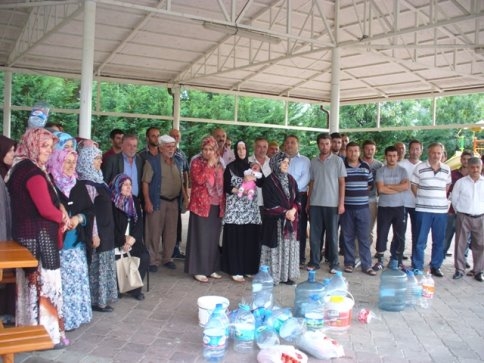 Topçusırtı Mahesi İsyan Bayraklarını Çekti