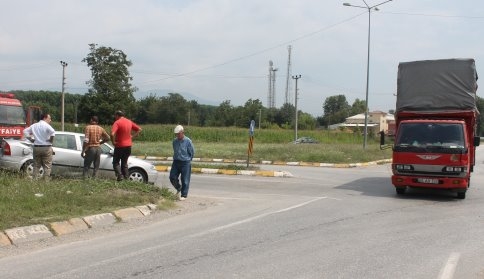 Maddi Hasarlı Kazada 1 Kişi Hafif Yaralandı
