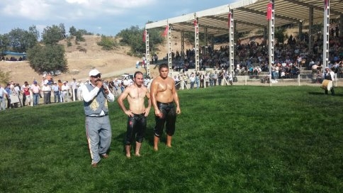 Akyazı Belediyesi güreş takımı derece ile döndü