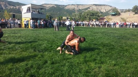 Akyazı Belediyesi güreş takımı derece ile döndü