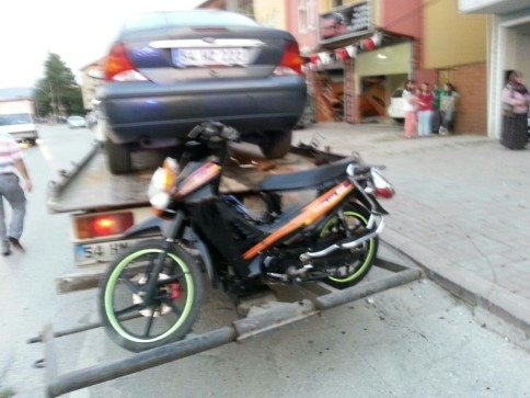 MOTOSİKLET SÜRÜCÜSÜ YAYANIN ÜSTÜNE UÇTU