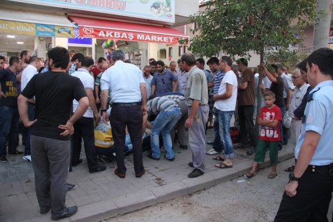 MOTOSİKLET SÜRÜCÜSÜ YAYANIN ÜSTÜNE UÇTU