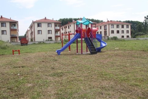 ÇOCUKLAR GÜLSÜN AKYAZI BÜYÜSÜN