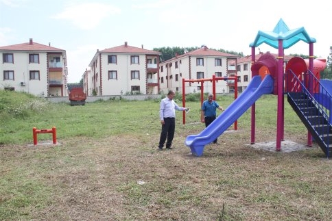 ÇOCUKLAR GÜLSÜN AKYAZI BÜYÜSÜN