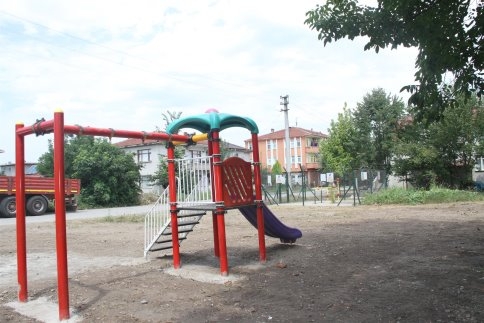 ÇOCUKLAR GÜLSÜN AKYAZI BÜYÜSÜN