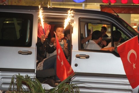 Akyazı Cumhurbaşkanını Kutluyor