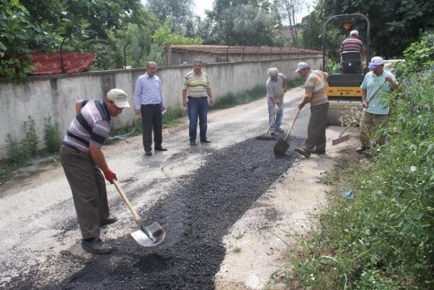 FATİH MAHALLESİ'NDE ASFALT YAMA ÇALIŞMALARI BAŞLADI