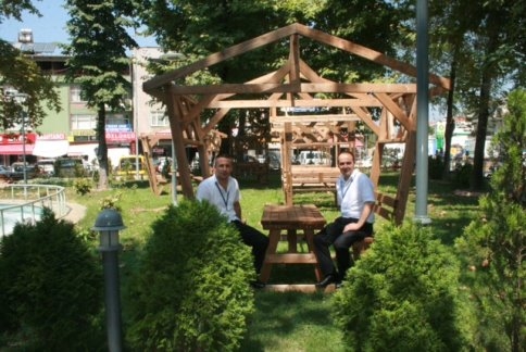 Akyazı Belediyesi Aile Parkına Yeni Kamelyalar…