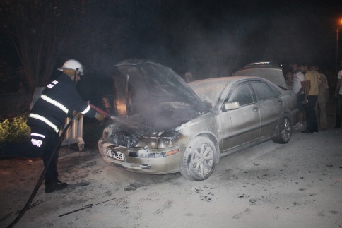 Yanan Aracın İmdadına İtfaiye Yetişti