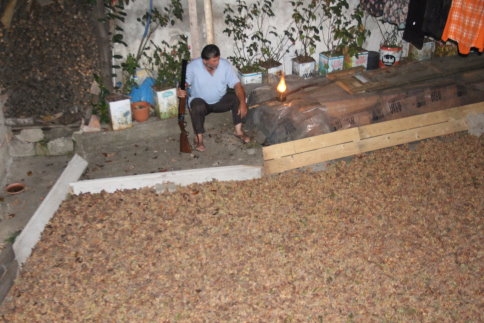 Trafo Yetersiz Gelince Tüfekle Nöbet Tutuyorlar