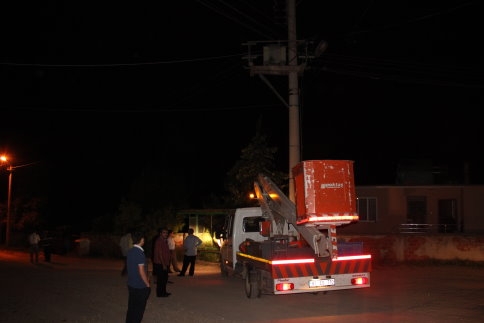 Trafo Yetersiz Gelince Tüfekle Nöbet Tutuyorlar