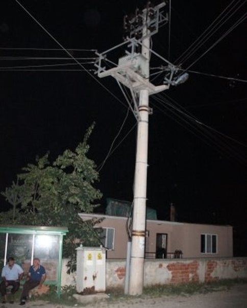 Trafo Yetersiz Gelince Tüfekle Nöbet Tutuyorlar