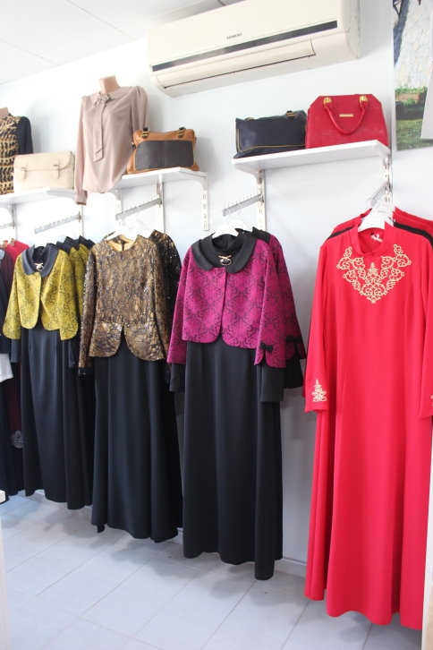 Akyazı'da Tesettür Giyimin Kalbi DAMEN'de Atıyor