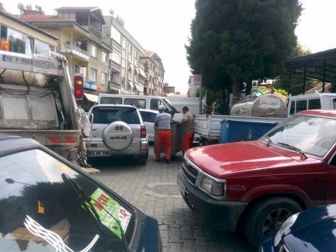 Gelişi Güzel Parklardan Çöpçülerde Şikayetçi