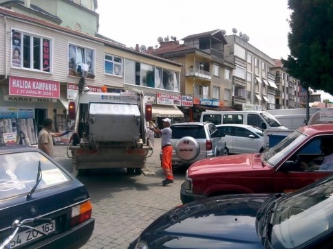 Gelişi Güzel Parklardan Çöpçülerde Şikayetçi