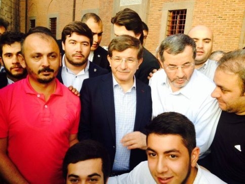 Davutoğlu Hacı Bayram'da Yıldırım'la Birlikte Namaz Kılarak Dua Etti