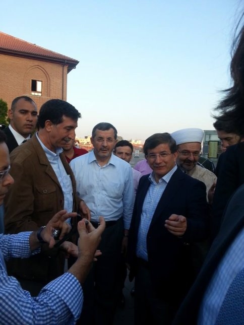 Davutoğlu Hacı Bayram'da Yıldırım'la Birlikte Namaz Kılarak Dua Etti
