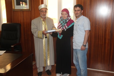 Sevdiği Genç İle Evlenebilmek İçin Müslüman Oldu