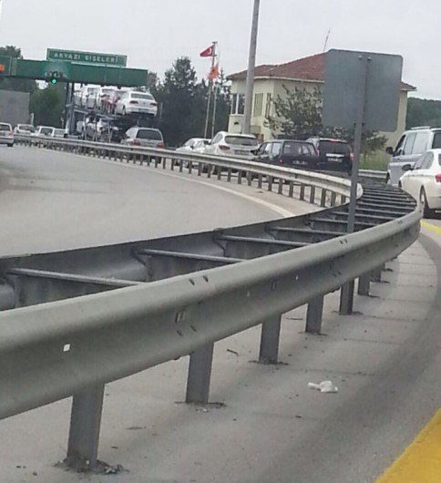 LPG Yüklü Tanker Yolun Ortasına Devrildi Faciadan Dönüldü