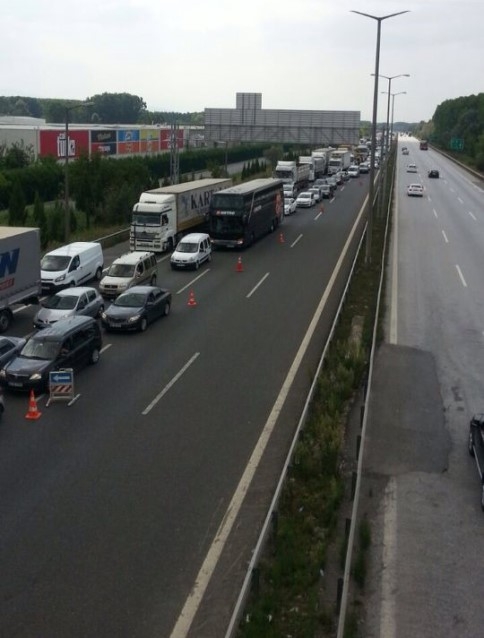 LPG Yüklü Tanker Yolun Ortasına Devrildi Faciadan Dönüldü