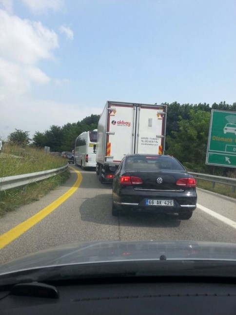 LPG Yüklü Tanker Yolun Ortasına Devrildi Faciadan Dönüldü