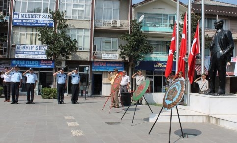 30 Ağustos Törenleri Atatürk Anıtı’na Çelenk Konulması İle Gerçekleşti