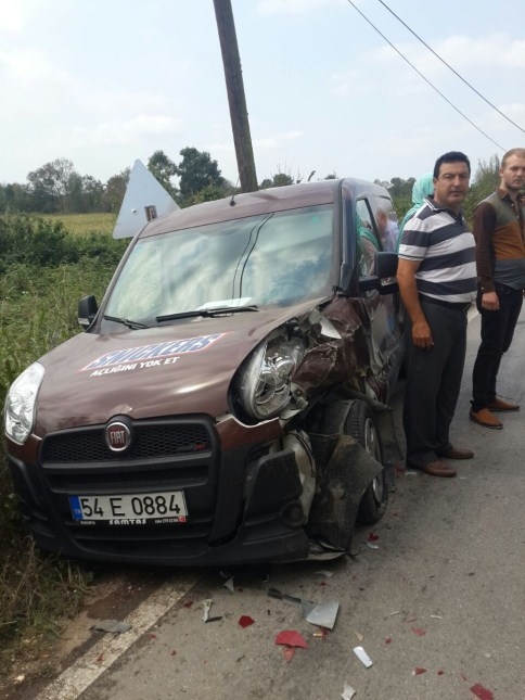 Akyazı Çatalköprü'de Trafik Kazası