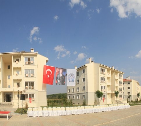 TOKİ'de İlk Daireleri Başkan Akcan Teslim Etti