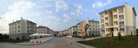 TOKİ'de İlk Daireleri Başkan Akcan Teslim Etti