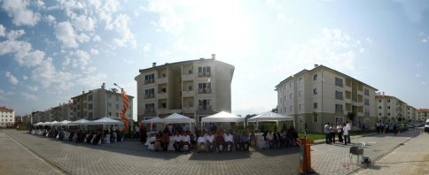 TOKİ'de İlk Daireleri Başkan Akcan Teslim Etti