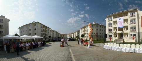 TOKİ'de İlk Daireleri Başkan Akcan Teslim Etti