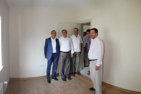 TOKİ'de İlk Daireleri Başkan Akcan Teslim Etti