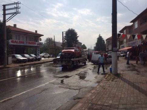 Üç Araç Birbirine Girdi