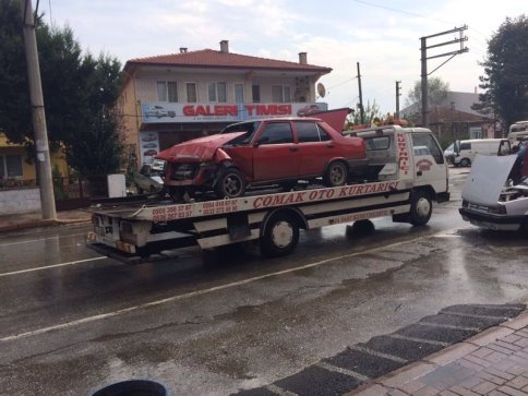 Üç Araç Birbirine Girdi