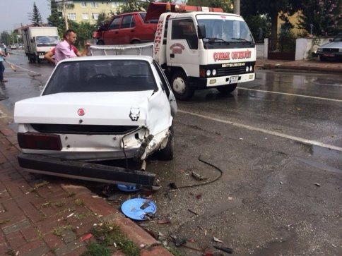 Üç Araç Birbirine Girdi