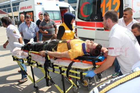 TEM otoyolunda yolcu otobüsü devrildi 37 yaralı!