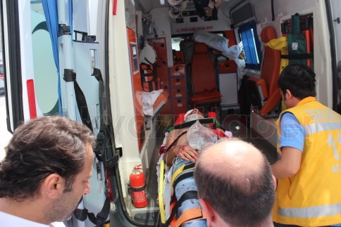 TEM otoyolunda yolcu otobüsü devrildi 37 yaralı!