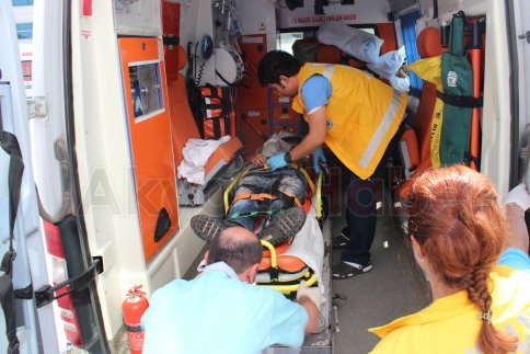 TEM otoyolunda yolcu otobüsü devrildi 37 yaralı!