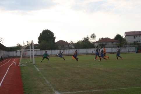 Taşburun Spor Sahaya İndi