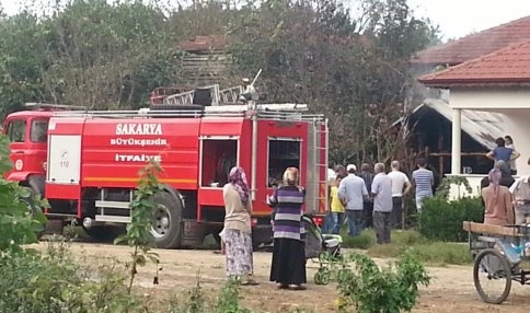 Barakada Çıkan Yangın Korkuttu